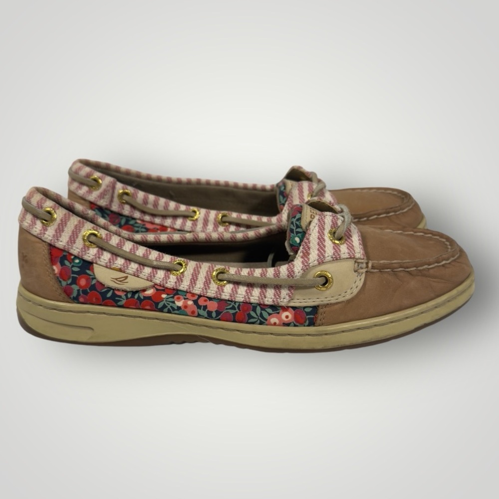 Boat Shoes with Floral Accent in Tan and Pink